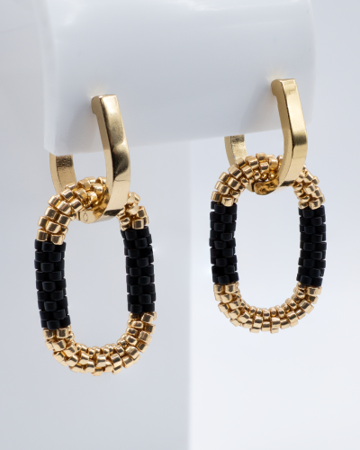 Kolczyki owalne z japońskich koralików w kolorze złotym z czarnym motywem