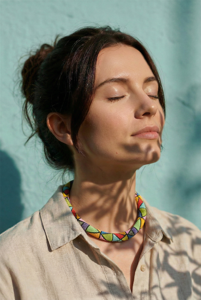 Mira — kolorowy ręcznie robiony naszyjnik etno z szklanych koralików Preciosa