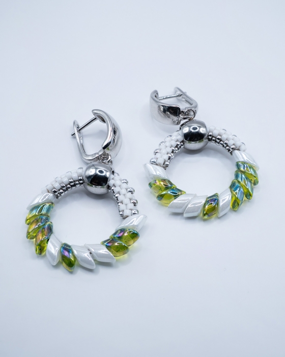 kolczyki wiszące Dragon miyuki biało-zielone handmade OcieKocie